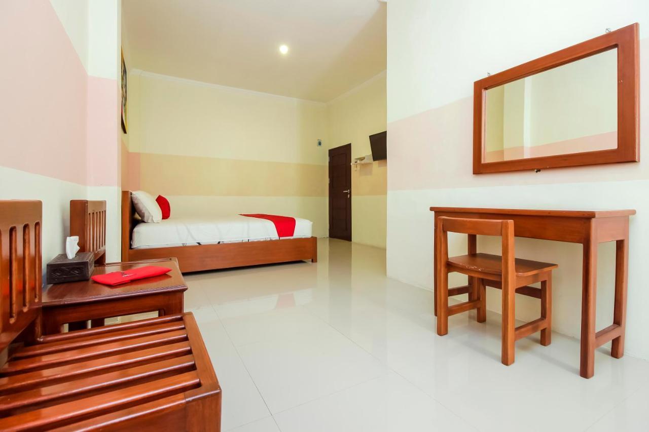 Отель Reddoorz Near Jalan Jendral Sudirman Манадо Экстерьер фото