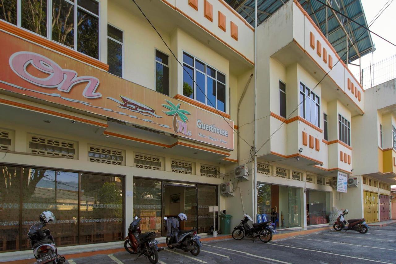 Отель Reddoorz Near Jalan Jendral Sudirman Манадо Экстерьер фото