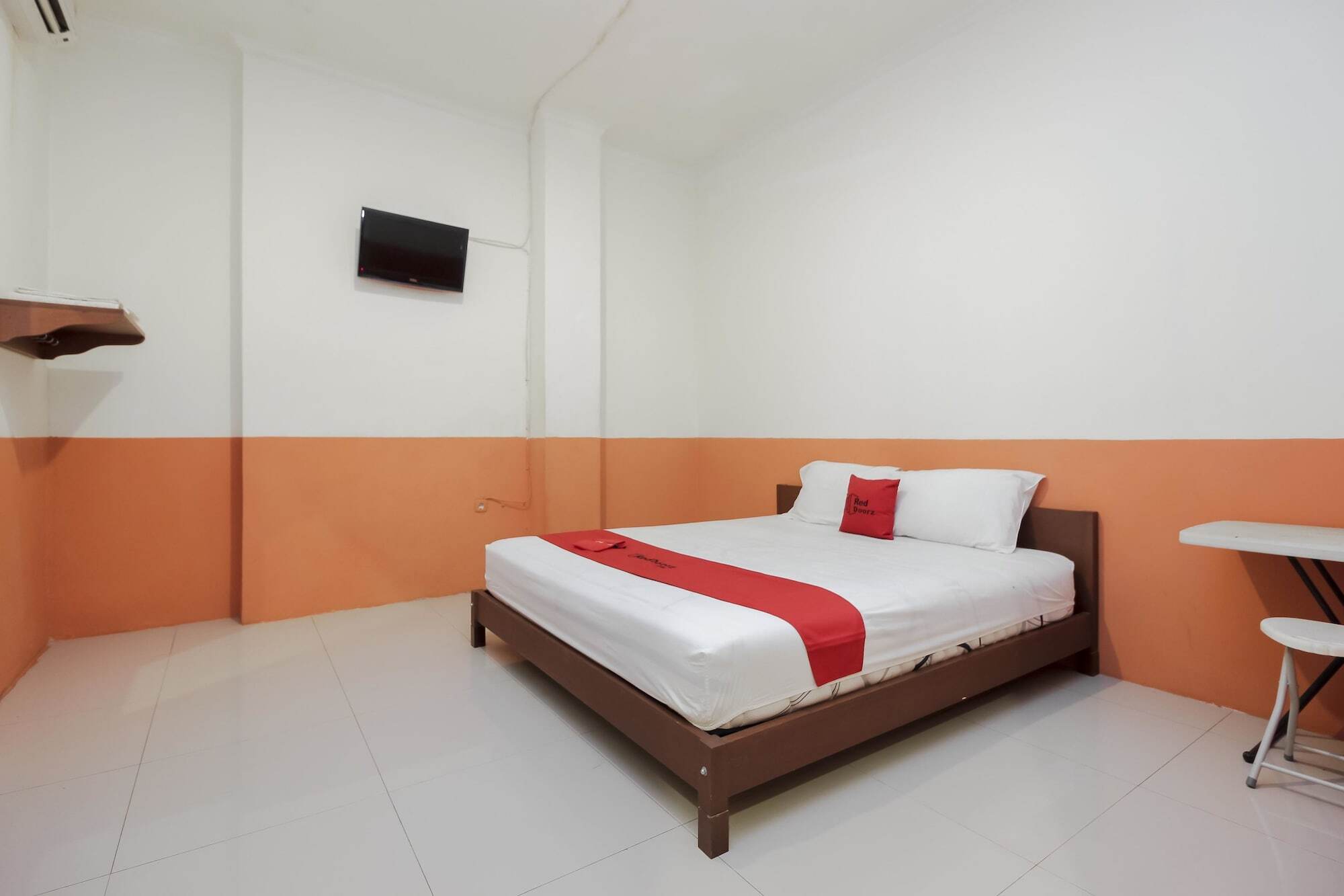 Отель Reddoorz Near Jalan Jendral Sudirman Манадо Экстерьер фото